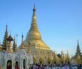 Die Shwedagon-Pagode in Yangon gehört zu den wenigen Hauptheiligtümern des Buddhismus in Myanmar. Einmal im Leben sollte jeder Buddhist diese Stätte besucht haben. Die Pagode ist über 2000 Jahre alt und hat eine Höhe von ca. 98 Metern.